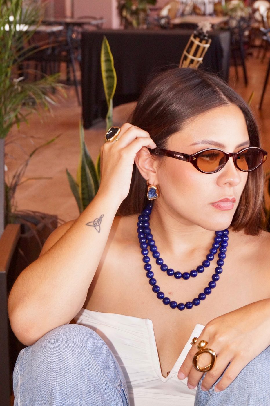 Look El Tesoro Azul con hotspots de las piezas