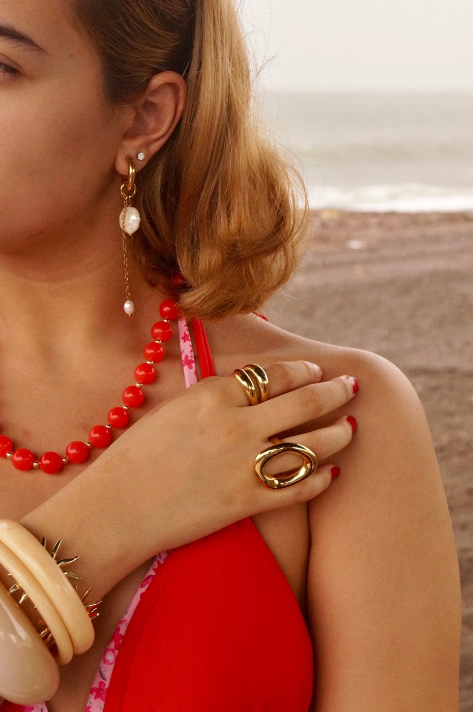 Look Rojo de Verano con hotspots de las piezas
