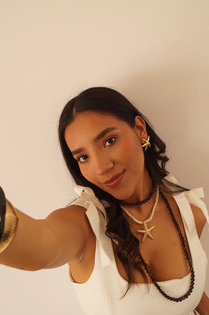 Selfie con aretes Estrella y collar Zen de estrella