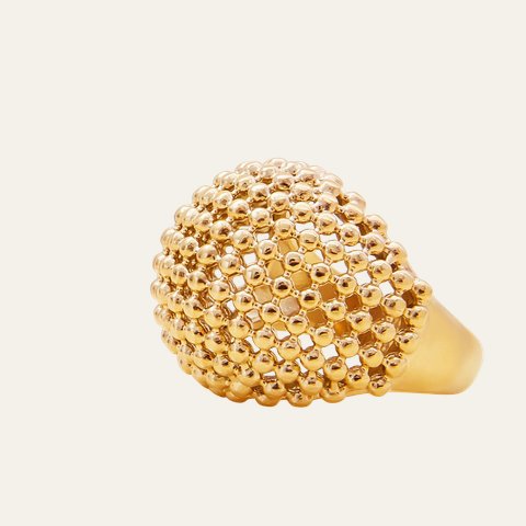 Anillo Maya dorado con textura de puntos