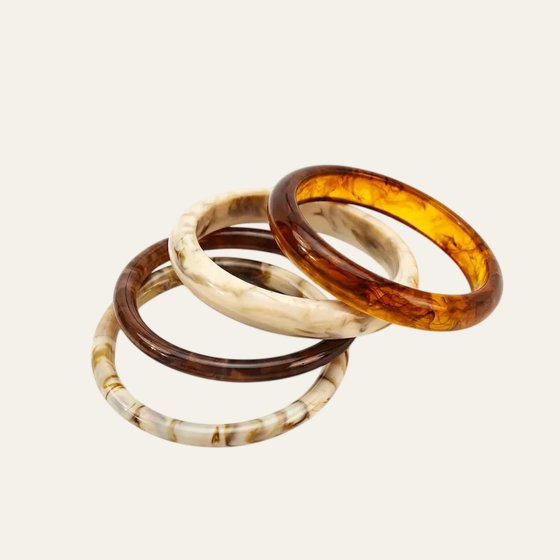 Pulseras Milano en tonos beige y carey claro